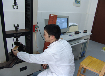 南昌甲醛檢測(cè),國(guó)內(nèi)木地板甲醛釋放量的檢測(cè)方法發(fā)展到現(xiàn)在已有三種:穿孔猝取法(執(zhí)行、標(biāo)準(zhǔn),單位:mg/100g)、氣候箱法(執(zhí)行HJBZ37-1999標(biāo)準(zhǔn),單位:mg/m3)和干燥器法(執(zhí)行、標(biāo)準(zhǔn),單位:mg/L),其中干燥器法是最能準(zhǔn)確體現(xiàn)地板環(huán)保性能的測(cè)試方法,也是新國(guó)標(biāo)執(zhí)行的內(nèi)容。 南昌甲醛檢測(cè),國(guó)內(nèi)木地板甲醛釋放量的檢測(cè)方法發(fā)展到現(xiàn)在已有三種:穿孔猝取法(執(zhí)行、標(biāo)準(zhǔn),單位:mg/100g)、氣候箱法(執(zhí)行HJBZ37-1999標(biāo)準(zhǔn),單位:mg/m3)和干燥器法(執(zhí)行、標(biāo)準(zhǔn),單位:mg/L),其中干燥器法是最能準(zhǔn)確體現(xiàn)地板環(huán)保性能的測(cè)試方法,也是新國(guó)標(biāo)執(zhí)行的內(nèi)容。